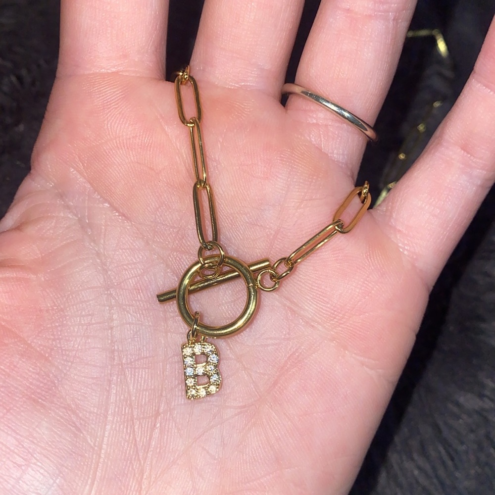 🛍️The letter “B” necklace! - Picture 2 of 3